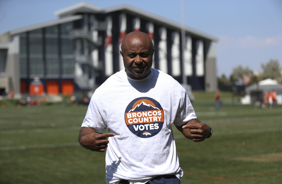 Portrait of Curtis Modkins, Broncos runnings backs coach, in a "Broncos Country Votes" t-shirt